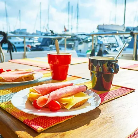 Hotel en barco One Day Sailing Tour San Teodoro Sardinia